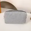 Bolsa Triangular Casual a Cuadros para Lápices, Bolsa para Lápices Estudiante Bosque, Bolsa de Papelería Linda Ins de Aspecto Elevado, Compacta, Portátil y de Nicho
