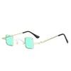 Nuevas gafas de sol vintage para hombres y mujeres, de tendencia europea y americana, de caja pequeña, transparentes, de lado estrecho, estilo océano.