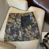 Toma real: Falda midi retro estilo Hong Kong Otoño 2026 con estampado floral, elegante, estiliza la figura, moderna, línea A, bodycon, falda corta