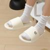 Pantuflas de suela gruesa para mujer verano 2025 nuevo para interior hogar baño baño antideslizantes sensación de mierda sandalias de masaje