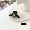 Mini Pasador Negro Pequeño de Flor de Camelia para el Cabello de Mujer Accesorio para el Cabello para Recogido en la Frente