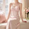 Elegante Camisón para Mujer, Camisola de Seda Helada, Estilo de Media Longitud con Espalda Descubierta y Encaje, Estilo Puro Deseo de Alta Gama con Copas, Ropa de Casa