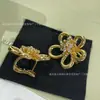 Novo Trevo de Quatro Folhas V-Ouro Versão de Luxo Galvanizado 18K Flor de Renda Colar Girassol Corrente para Clavícula Fashionável Versátil Venda Direta