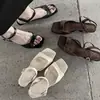 Sandalias de Cuero de Oveja de Primera Capa Abiertas con Tacón Bajo para Mujer en Verano, Zapatos Planos Cuadrados Completamente de Cuero Color Blanco Roto para Mujer