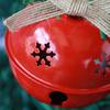 Campana navideña de copo de nieve de 8 cm, de hierro, con forma de fruta roja, colgante decorativo con borde cruzado, decoración para muebles navideños, campana grande de metal.