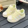 Tênis Esportivo Infantil 2026 Verão Novo Primavera e Outono Biqueira Shell Sapatos Infantis Sapatos Brancos Tênis Esportivo Infantil Médio e Grande