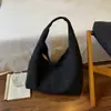 Bolsa Tote Retrô Simples Artística Feminina Outono Inverno 2026 Nova Grande Capacidade Estilo Preguiçoso para o Trabalho Bolsa de Ombro Único
