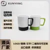 Venta al por mayor de fábrica Taza de doble color con asa cuadrada Taza en blanco recubierta para transferencia de calor Taza de agua de cerámica con logotipo personalizado Regalo