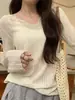 Temporada de primavera y otoño, talla grande, adelgazante, casual, ligeramente transparente, cuello en V, camiseta de manga larga para mujer, blanca, corte holgado, con un look sofisticado