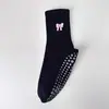Calcetines de Yoga Rojos Ankela para Mujer, Calcetines Deportivos Antideslizantes de Pilates de Caña Media con Lazo Bordado para Gimnasio y Suelo