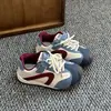Novo sapato infantil de outono, estilo retro color-block Forrest Gump, sola macia, antiderrapante, leve, calçado esportivo para meninos e meninas, idades 6-12