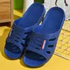 Compra Uno y Llévate Otro Gratis Pantuflas de Hombre Verano Uso en Casa Baño Interior Exterior Duraderas Antideslizantes Resistentes al Olor Zapatos Chanclas de Verano para Hombre