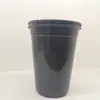 Precio de fábrica nuevo vaso de plástico pp desechable con impresión 500 ml vaso de plástico vaso negro para bebidas vaso para cerveza de fiesta lote