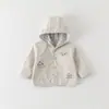 Jaqueta corta-vento com capuz para bebê menino, Top estiloso com estampa de desenho animado estilo coreano para meninos, Cardigã versátil para bebês e crianças pequenas, Categoria a