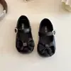 Zapatos de Princesa para Niñas 2025 Nuevo Primavera Moño Zapatos de Cuero para Bebé Niña Suela Suave Planos Elegantes de Moda