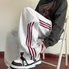 Calça masculina, nova coleção outono/inverno 2026, estilo esportivo de Hong Kong, perna larga, caimento solto, forrada com fleece, casual, perna reta, listrada, calça comprida, moderna