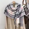 Écharpe Xadrez de Faux Cashmere para Liquidação Outono e Inverno Estilo Coreano Novo Ins Retrô Quente de Inverno Cachecol Versátil