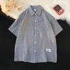 Camisa a rayas versátil de moda de Hong Kong para hombre, de manga corta, verano, marca de moda, camisa casual simple, chaqueta holgada guapa de media manga