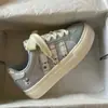 Tênis de cadarço de nicho de alta moda estilo coreano para mulheres, novo modelo primavera-verão 2026, mocassins estudantis emagrecedores e versáteis