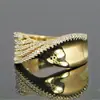 Anillo de Personalidad de Nicho Transfronterizo Cao Shi Europa y Corea Anillo de Diseño de Línea Punk Femenino Popular Viento Rojo de Internet Explosiones