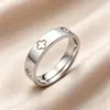 Anéis de casal de aço titânio com trevo de quatro folhas da moda para mulheres, anéis de falange populares que não desbotam, em estoque para atacado