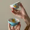 Xícaras de chá de cerâmica pintadas à mão em underglaze com design de borboletas empilhadas em azul celeste, par de xícaras de mestre para uso doméstico, conjunto de chá kung fu, xícaras para degustação de chá