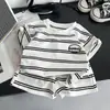 Conjunto de Verano para Niños Temporada 2026 Nueva Moda Ropa a Rayas de Manga Corta y Pantalones Conjunto de Dos Piezas para Niños Pequeños