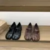 Zapatos únicos de patchwork retro de pezuña de cerdo con punta dividida para mujer, zapatos planos Mary Jane de pezuña de cerdo para primavera y otoño 2026