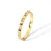 Pulsera de acero de titanio con apertura cuadrada de esmeralda de moda europea y americana para mujer, diseño de alta versión, pulsera de joyería que combina con todo y no se desvanece