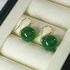 Gancho para oreja redondo de calcedonia verde natural de alta calidad Joker clásico pendientes de calcedonia verde fábrica venta al por mayor moda nuevo