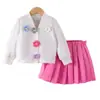Baoxin Amazon Otoño Nuevo Estilo Europeo y Americano Chaqueta Suéter de Punto Blanco con Flores Tridimensionales Falda Plisada Rosa Estilo Lindo