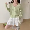 Cardigan Tricotado com Laço Estéreo e Decote em V Design de Nicho Coreano para Mulheres no Outono e Inverno Novo Estilo Suave e Doce Suéter