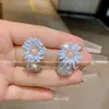 Versátiles Pendientes Cuadrados de Cristal con Forma de Flor Elegantes para Mujer, Lujo Accesible y Pendientes de Alta Gama para Celebridades, Nuevos Pendientes Populares y Pendientes