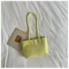 Bolsa pequeña 2026 nueva versión coreana linda bolsa de lunares bolsa de mano de nailon ligera bolsa cuadrada pequeña de un solo hombro