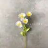 Flores Artificiales en Tonos Blancos para Arreglos de Boda, Decoraciones de Pasillo, Arreglos Florales, Flores Falsas para Sala de Hotel, Flores Artificiales en Stock