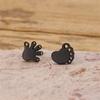 Brincos Assimétricos Fofos de Desenho Animado para Mulheres Moda Ins Transfronteiriça Aço Inoxidável Corte Pequeno Mão e Pegada Studs para Osso da Orelha Atacado