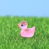 Colorido luminoso pato boneca pingente musgo micro paisagem decoração criativa jóias artesanato em resina