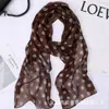 Bufanda Elegante de Chifón con Lunares Estilo Retro Británico para Madres, Bufanda Ligera y Transpirable para Mujeres de Mediana Edad y Mayores