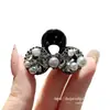 Presilha de garra pequena pérola negra e strass Dongdaemun coreana, design único, presilha de cabelo elegante e sofisticada