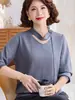 Elegante capa base de otoño para mujer, elegante y sofisticada, moderno suéter fino de punto con cintas fluidas, adecuado para mujeres de mediana edad y mayores