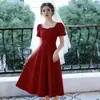 Vestido vermelho com decote quadrado e mangas bufantes, vestido de noivado, vestido de noiva de comprimento médio, elegante vestido de senhora para mulheres
