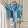 Xale de Luxo com um Pequeno Colete de Tricô, Cor Sólida, Novo Estilo Primavera e Outono, Protetor de Pescoço Versátil para Camadas, Xale Pequeno, Gola Falsa