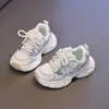 Tênis Esportivo Feminino 2026 Primavera e Outono Novo Modelo Tênis Pai Infantil Malha Respirável Solado Macio Casual Tênis de Corrida Feminino Tendência