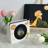 Livro Vermelho Pequeno Mesmo Estilo Letras Alto-falante Bluetooth Flutuante Ornamento Ornamento Fada das Flores Alto-falante Bluetooth