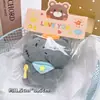 Pequeños regalos de fiesta empaquetados individualmente, lindos colgantes de peluche, muñecos de dibujos animados, muñecos para lanzar en bodas, recuerdos de fiesta y decoraciones colgantes