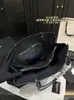 Bolsa de Hombro Grande de Mezclilla Lavada Color Oscuro Estilo Retro con Bordado, Versátil para el Uso Diario, Adecuada para Mujeres