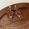 Pendientes de botón simples con borla de hoja de diamante incrustado de aguja de plata, pendientes retro de lujo ligero, nicho, con sensación de alta gama, accesorios de pendientes exquisitos y versátiles para mujer