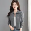 Nuevo Estilo Primavera y Otoño 2026 Abrigo Suéter Corto para Mujer con Cuello Solapa, Cremallera y Cárdigan de Punto Trenzado para Madres