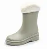 Zapatos de lluvia de moda transfronterizos para mujer, suela gruesa, calzado para exteriores, todo lo combina, zapatos impermeables, antideslizantes, zapatos de goma para cocina, zapatos impermeables para lavado de autos para mujer