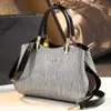 Bolsa de Mão Simples e Estilosa 2026 para Mulheres de Meia-Idade, Bolsa para Mãe, Bolsa Grande de Couro Genuíno, Bolsa de Ombro Transversal